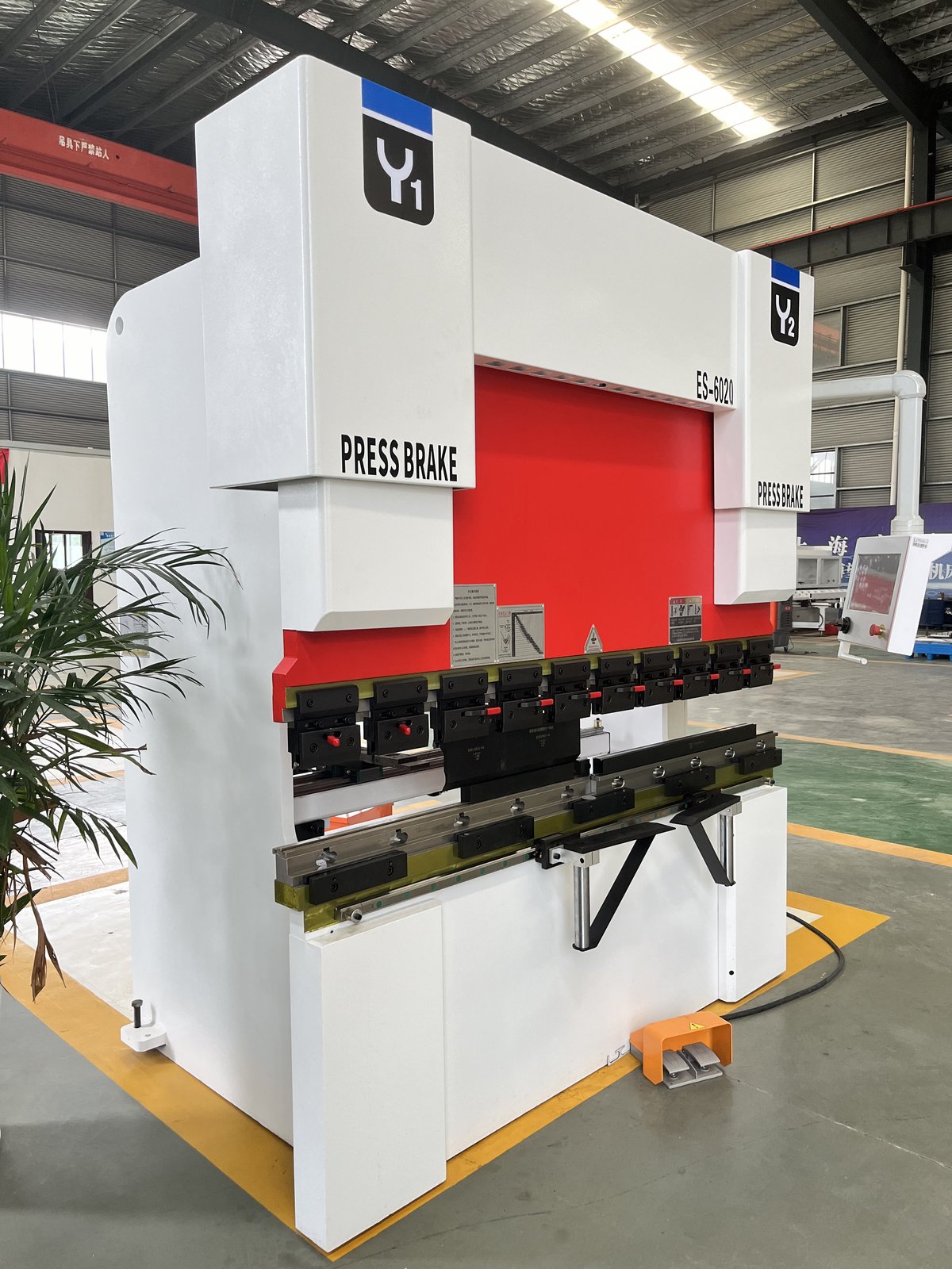 All-electric press brake ES-6020 in the factory
