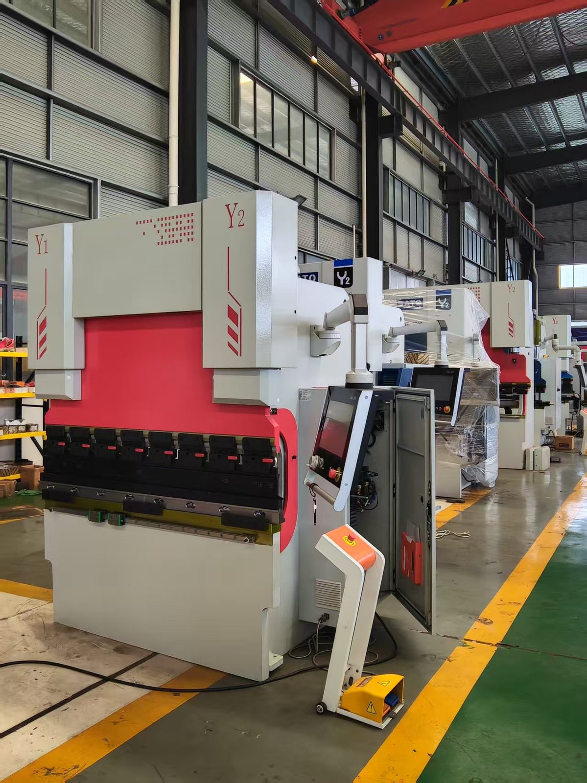 50T/1600 CNC press brake with DAC66T controller on a swing arm, Y1/Y2 hydraulic cylinders and foot pedal in the ZTGAOKE workshop